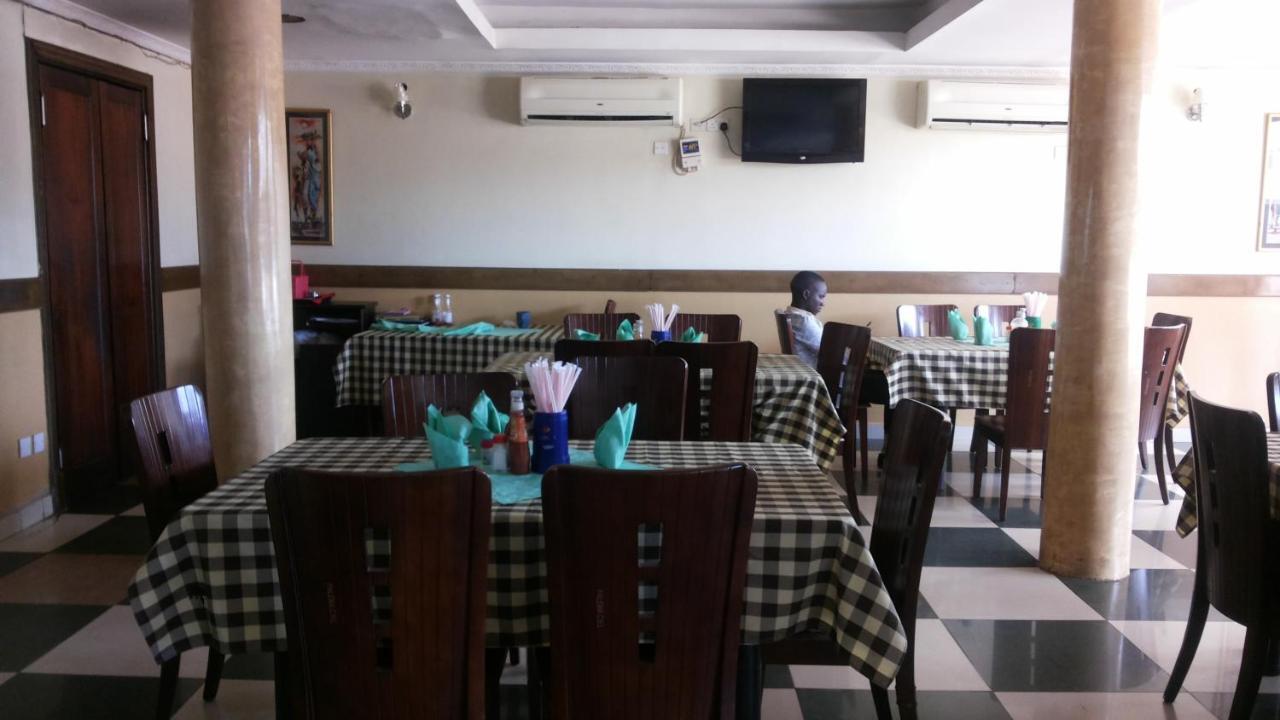 Palema Crown Hotel Gulu Exteriör bild