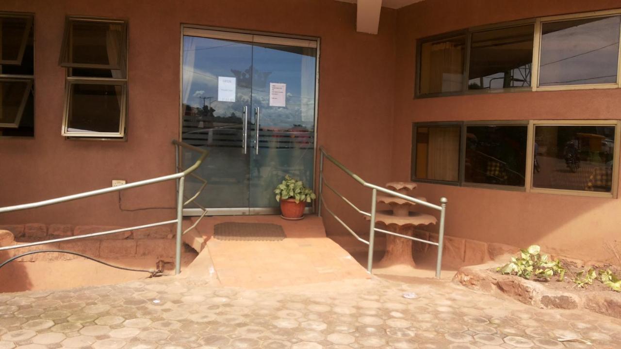 Palema Crown Hotel Gulu Exteriör bild
